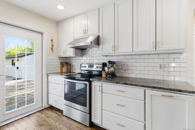 124 Bryn Mawr, San Antonio, TX 78209