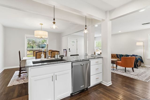 124 Bryn Mawr, San Antonio, TX 78209