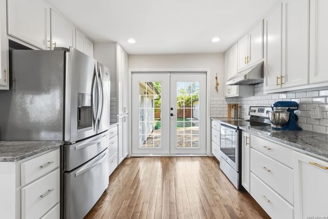 124 Bryn Mawr, San Antonio, TX 78209