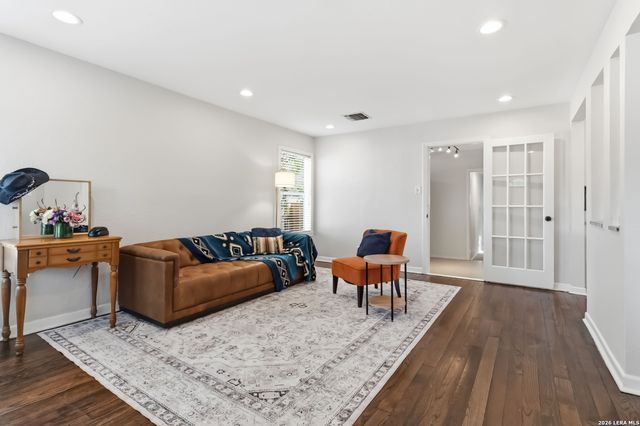 124 Bryn Mawr, San Antonio, TX 78209