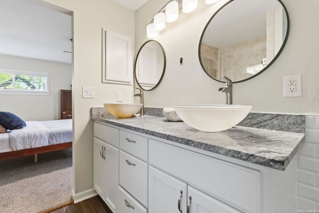 124 Bryn Mawr, San Antonio, TX 78209