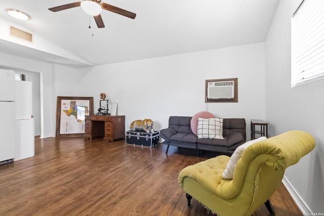 124 Bryn Mawr, San Antonio, TX 78209