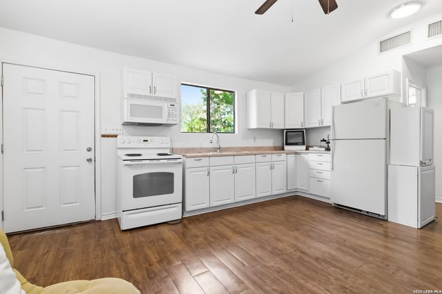 124 Bryn Mawr, San Antonio, TX 78209