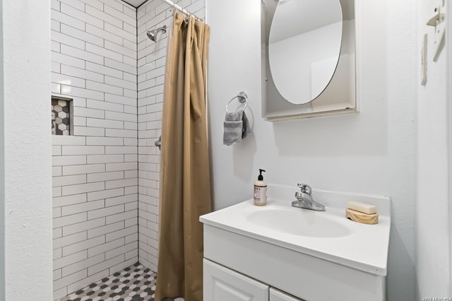 124 Bryn Mawr, San Antonio, TX 78209