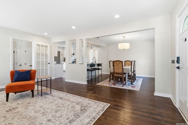 124 Bryn Mawr, San Antonio, TX 78209