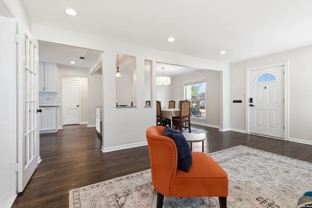 124 Bryn Mawr, San Antonio, TX 78209