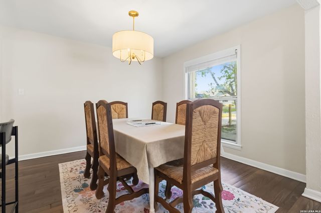 124 Bryn Mawr, San Antonio, TX 78209