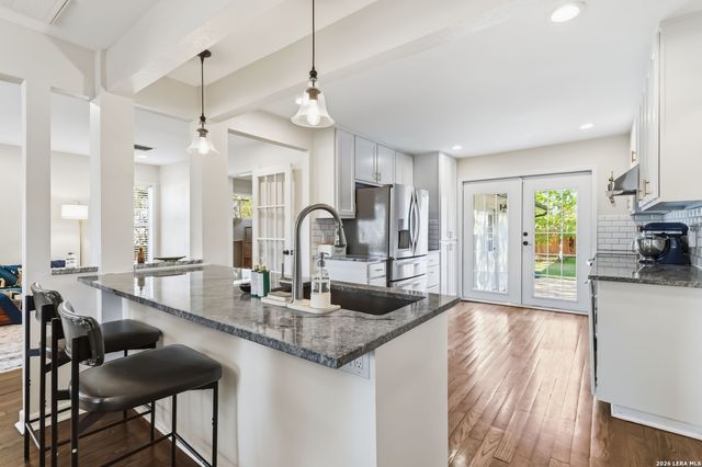 124 Bryn Mawr, San Antonio, TX 78209