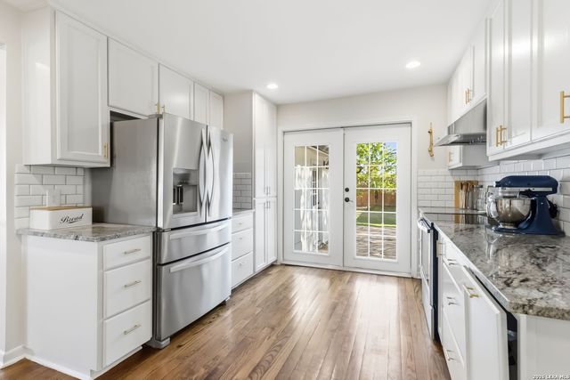 124 Bryn Mawr, San Antonio, TX 78209