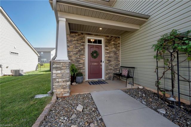 1391 Land Grove Drive, Kernersville, NC 27284