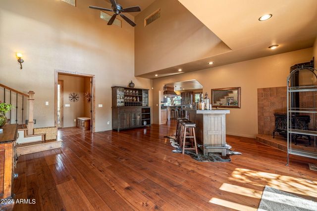 2946 N LODGEPOLE Road, Overgaard, AZ 85933