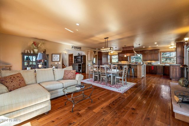 2946 N LODGEPOLE Road, Overgaard, AZ 85933