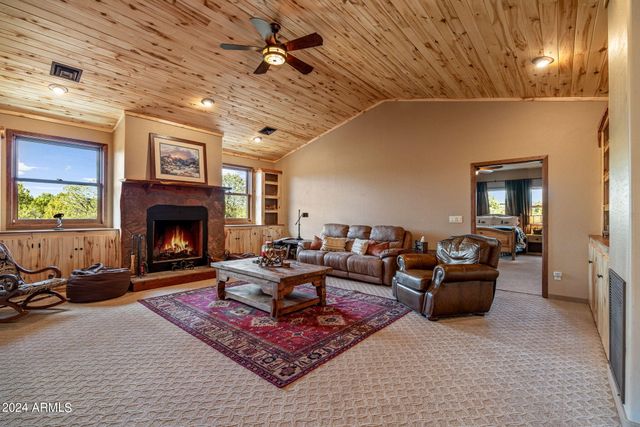2946 N LODGEPOLE Road, Overgaard, AZ 85933