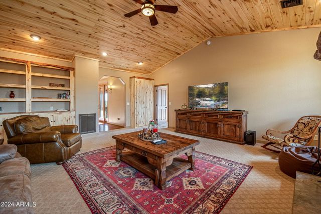2946 N LODGEPOLE Road, Overgaard, AZ 85933