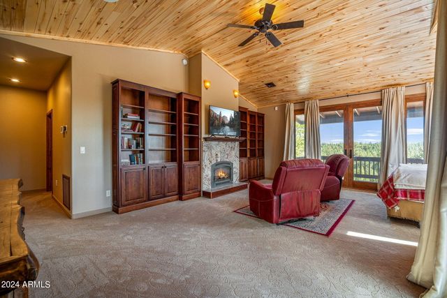 2946 N LODGEPOLE Road, Overgaard, AZ 85933