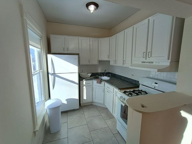 292 Wilder St 2, Lowell, MA 01851