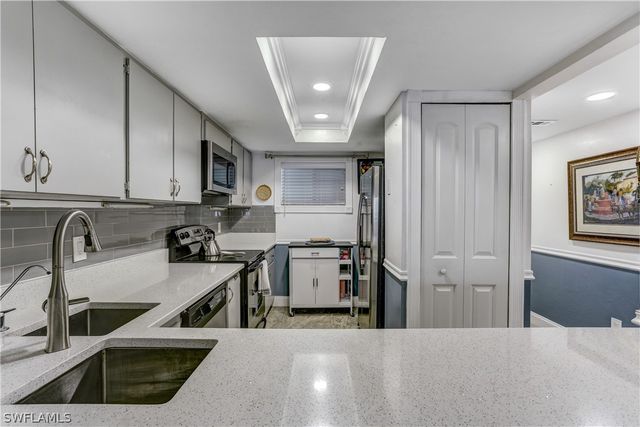 2711 1st ST 402, Fort Myers, FL 33916