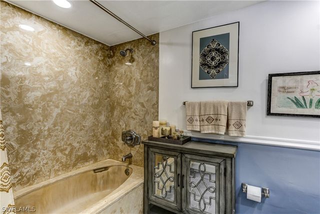 2711 1st ST 402, Fort Myers, FL 33916