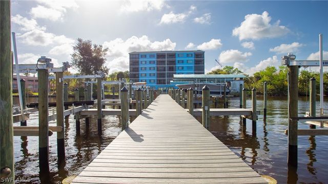 2711 1st ST 402, Fort Myers, FL 33916