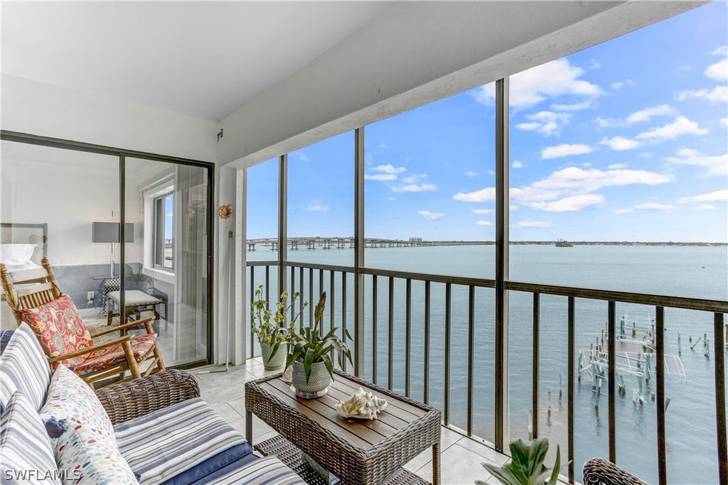 2711 1st ST 402, Fort Myers, FL 33916