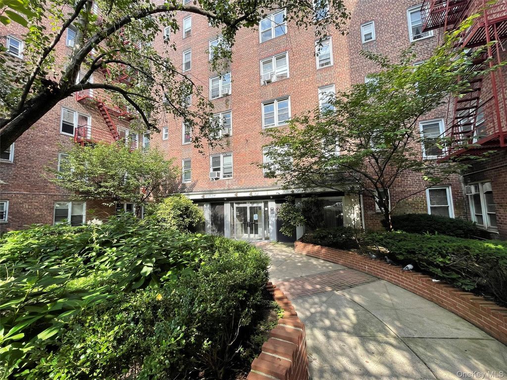 62-59 108 Street 3G, Forest Hills, NY 11375