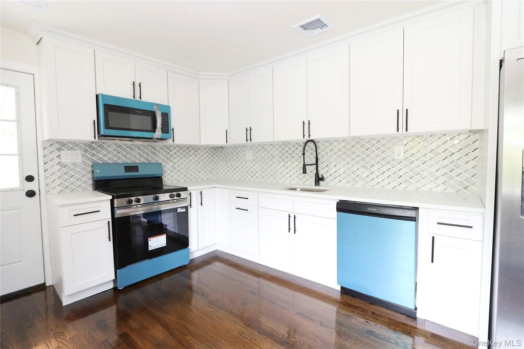 472 Nichols Road, Hauppauge, NY 11788 — photo 5