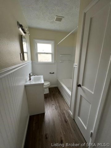 537 Main Street, Jeffersonville, IN 47130