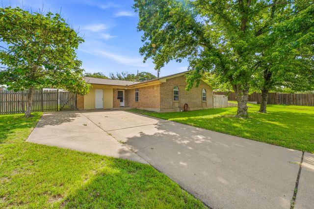 231 Choctaw Drive, Stephenville, TX 76401