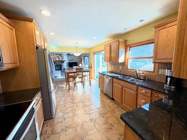 3560 S Sandalwood DRIVE, New Berlin, WI 53151