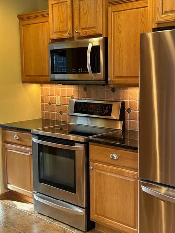 3560 S Sandalwood DRIVE, New Berlin, WI 53151