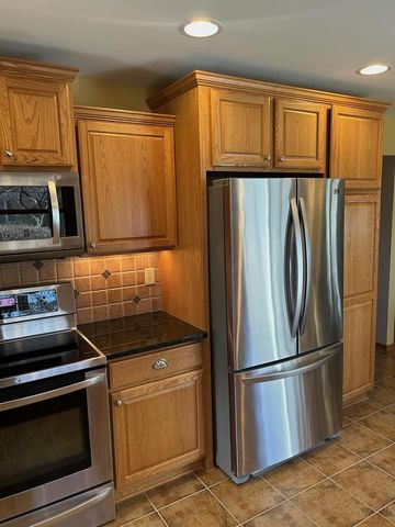 3560 S Sandalwood DRIVE, New Berlin, WI 53151