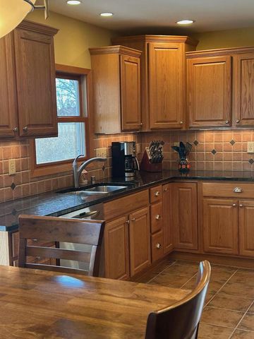 3560 S Sandalwood DRIVE, New Berlin, WI 53151