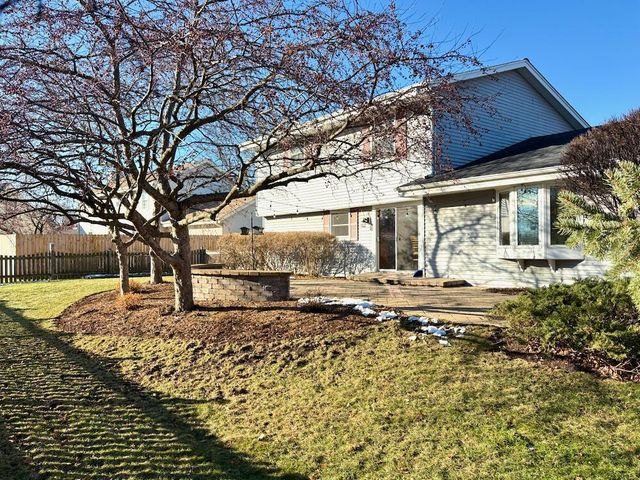 3560 S Sandalwood DRIVE, New Berlin, WI 53151