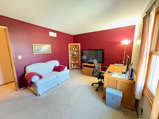 3560 S Sandalwood DRIVE, New Berlin, WI 53151