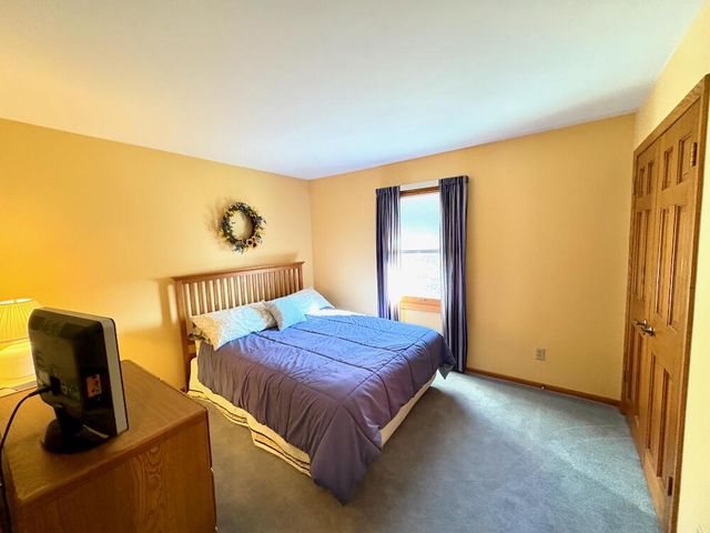 3560 S Sandalwood DRIVE, New Berlin, WI 53151