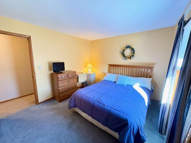 3560 S Sandalwood DRIVE, New Berlin, WI 53151