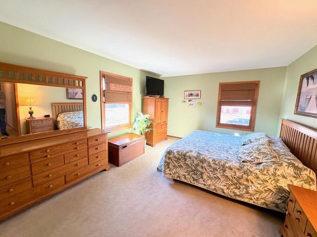 3560 S Sandalwood DRIVE, New Berlin, WI 53151