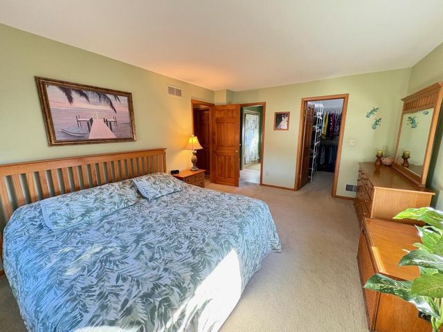 3560 S Sandalwood DRIVE, New Berlin, WI 53151