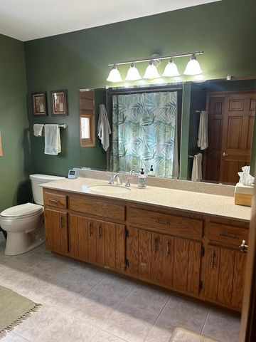 3560 S Sandalwood DRIVE, New Berlin, WI 53151