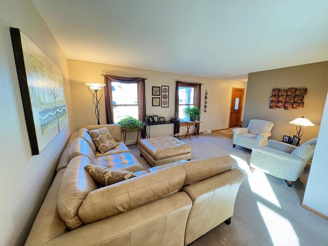 3560 S Sandalwood DRIVE, New Berlin, WI 53151