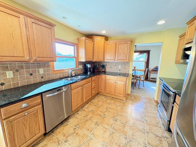 3560 S Sandalwood DRIVE, New Berlin, WI 53151