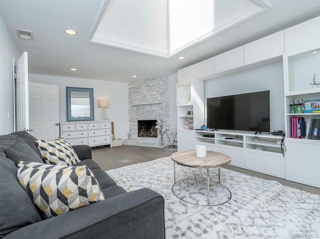 183 Soundview Drive, Port Washington, NY 11050