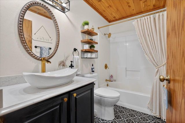 W8127 Dumke Road, Portage, WI 53901