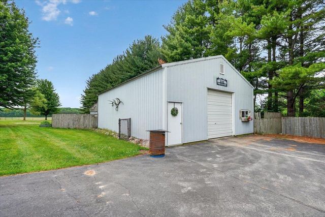 W8127 Dumke Road, Portage, WI 53901