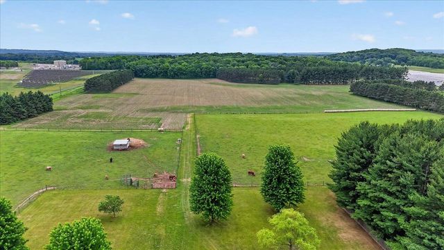 W8127 Dumke Road, Portage, WI 53901