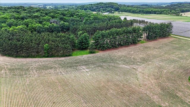 W8127 Dumke Road, Portage, WI 53901