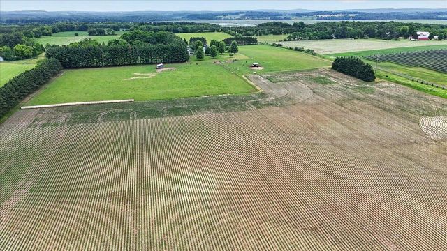W8127 Dumke Road, Portage, WI 53901