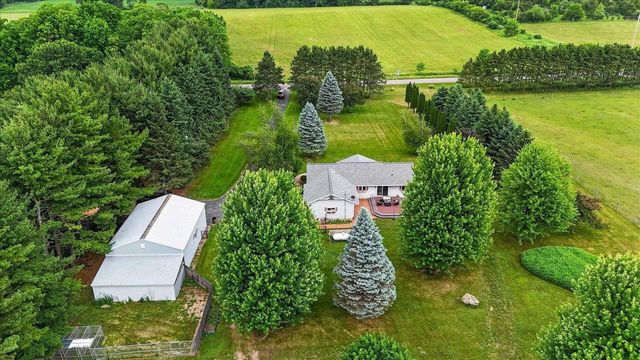 W8127 Dumke Road, Portage, WI 53901