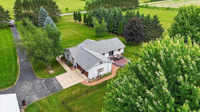 W8127 Dumke Road, Portage, WI 53901