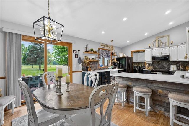W8127 Dumke Road, Portage, WI 53901